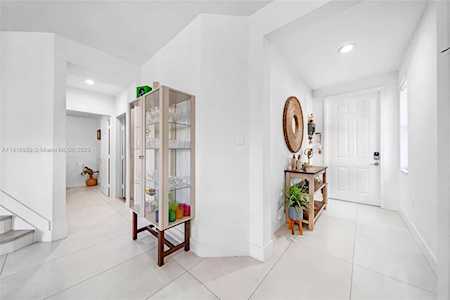 10799 NW 75th St Doral, FL 33178