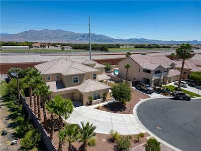 6820 Sleepy Pine St Las Vegas, NV 89130