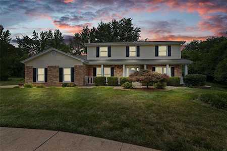 16204 Windfall Ridge Dr Chesterfield, MO 63005