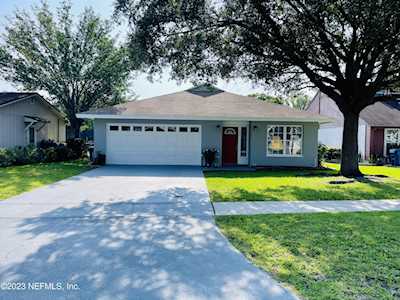 2027 Oak Water DR Jacksonville, FL 32225