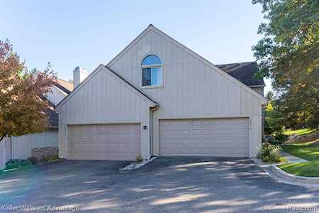 29412 Laurel Dr Farmington Hills, MI 48331