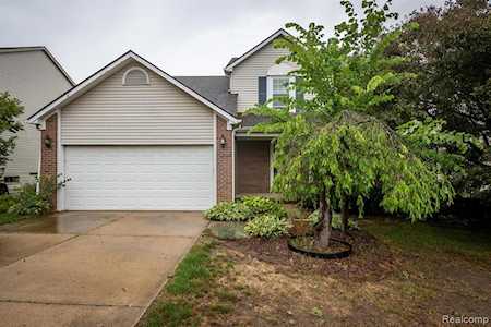 708 Oak View Lane Milford Vlg, MI 48381