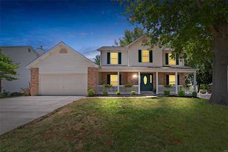 2712 Kettering Dr St Charles, MO 63303