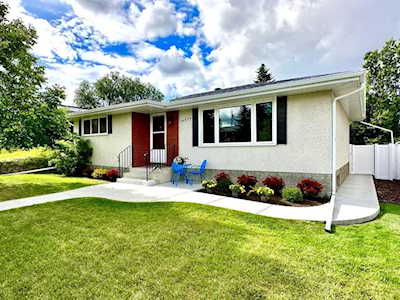 10539 Shillington Crescent SW Calgary, AB T2W 4N8