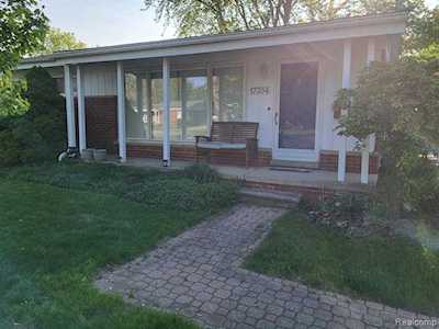 17354 Rougeway St Livonia, MI 48152
