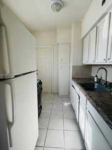 1207 Marseille Dr #32 Miami Beach, FL 33141