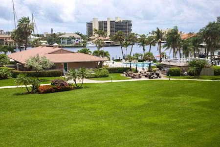 3421 Spanish Trail #329 Delray Beach, FL 33483
