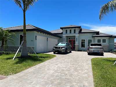 2102 4th St E Palmetto, FL 34221