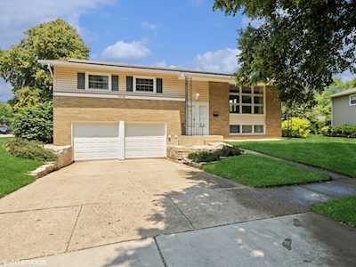 1012 E Dean Dr Palatine, IL 60074