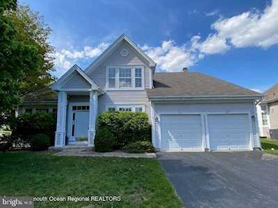14 Shoal Dr Barnegat, NJ 08005