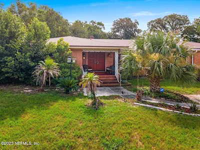 1911 Woodleigh DR W Jacksonville, FL 32211