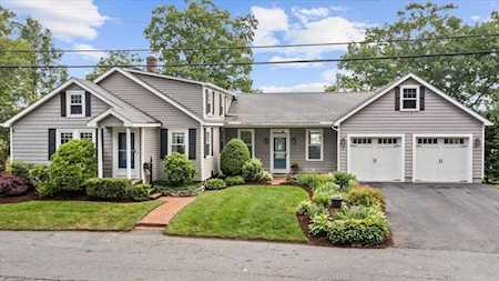 54 Lakeside Dr Shrewsbury, MA 01545