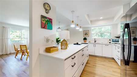 195 Sunrise Dr #10 Key Biscayne, FL 33149