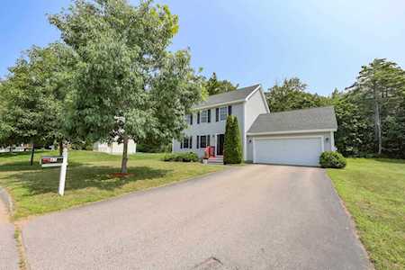 61 Hawthorne Circle Somersworth, NH 03878