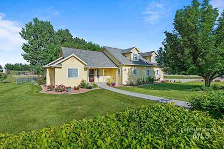 21129 Oakwood Dr Greenleaf, ID 83626-9169