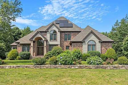 18 Stillmeadow Way Framingham, MA 01701