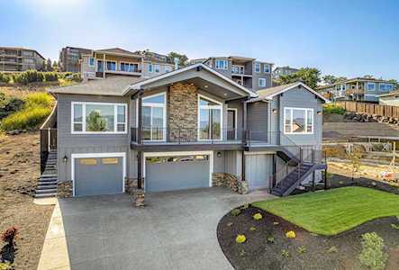 539 W La Strada Circle Medford, OR 97504