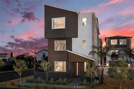 909 E 3rd St Santa Ana, CA 92701
