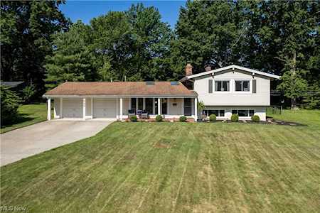 540 Sandalwood Dr Bay Village, OH 44140