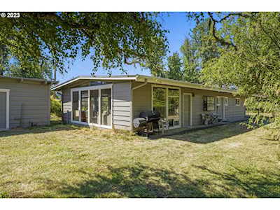 79697 Delight Valley Schoo RD Cottage Grove, OR 97424