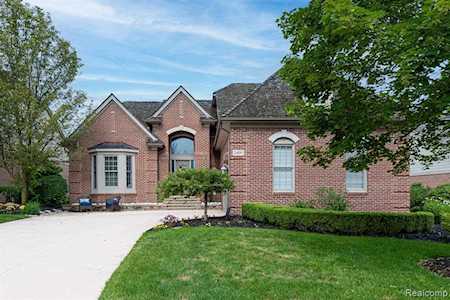 2609 Summerlin Rochester, MI 48306
