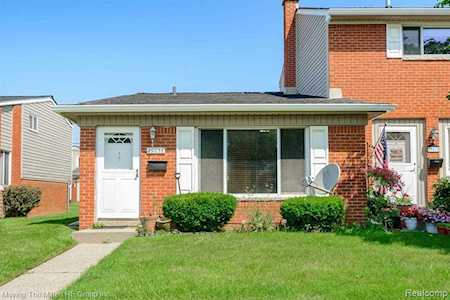 29036 Ann Arbor Trl Westland, MI 48185