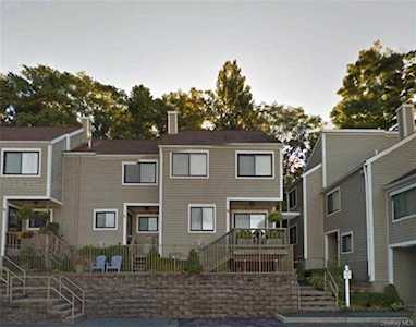12 Park Dr Mount Kisco, NY 10549