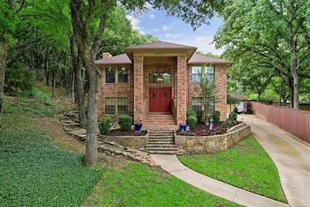 2403 Winding Hollow Lane Arlington, TX 76006