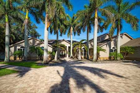 201 Bluff View Dr Belleair Bluffs, FL 33770