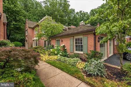 2693 Marcey Rd N Arlington, VA 22207