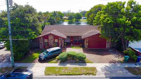 18735 NE 18th Ave Miami, FL 33179
