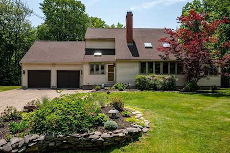 12 Pheasant Run East Kingston, NH 03827