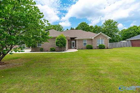 205 Turkey Point Drive New Market, AL 35761