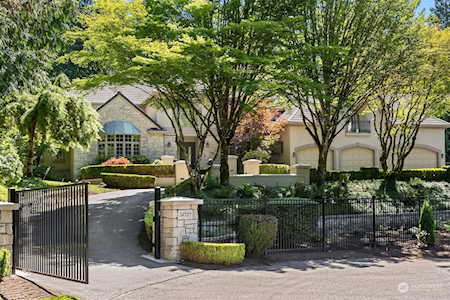 24727 SE 56th St Issaquah, WA 98029