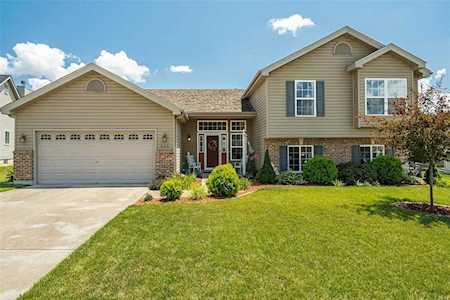 608 Courageous Ln Wentzville, MO 63385