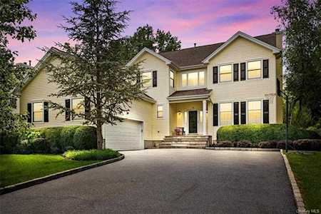 75 Travis Rd Baldwin Place, NY 10505