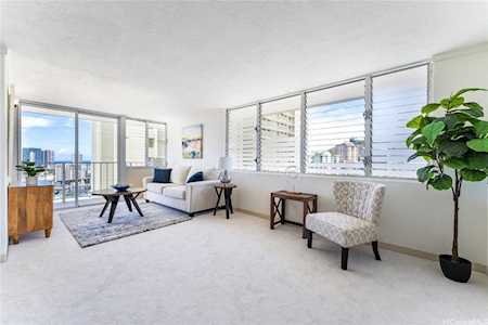 1121 Wilder Avenue #1800B Honolulu, HI 96822