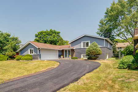 1702 W Roanoke Dr Arlington Heights, IL 60004