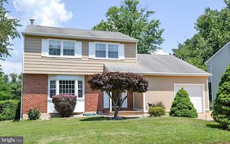 12 Donwood Dr New Castle, DE 19720
