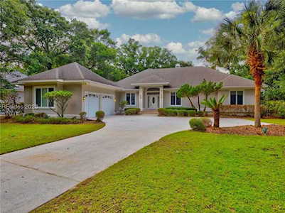 75 Leamington Ln Hilton Head Island, SC 29928
