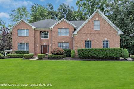 27 Kipling Way Manalapan, NJ 07726