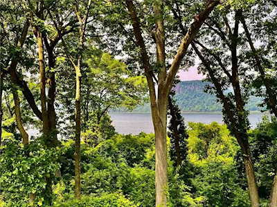 8 Riverpointe Rd Hastings-On-Hudson, NY 10706
