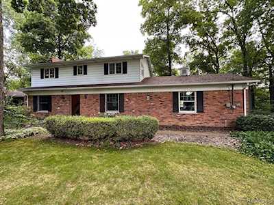 12236 Dollar Lake Dr Fenton Twp, MI 48430