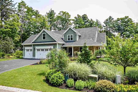 38 Wisteria Dr Dover, NH 03820