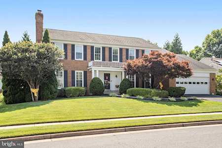 2768 Mansway Dr Oak Hill, VA 20171