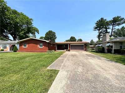 111 E Flamingo Dr Clarksville, IN 47129