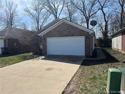 3011 Northern Falcon Ridge Dr Jeffersonville, IN 47130