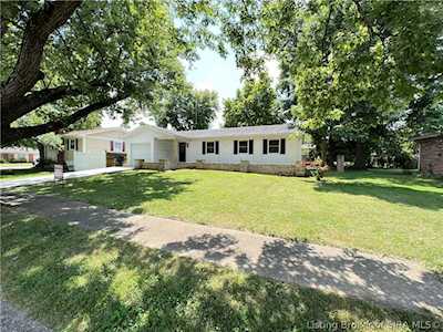 906 Woodbourne Dr New Albany, IN 47150