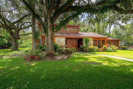 1315 N Riverhills Dr Temple Terrace, FL 33617