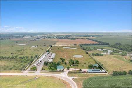 1800 County Road 374 RD Taylor, TX 76574